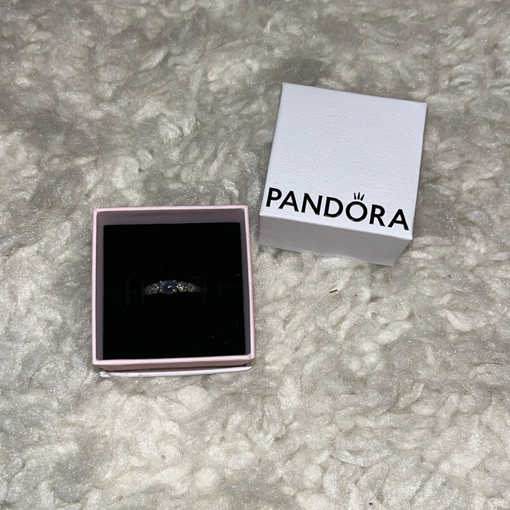Pandora Aladdin ring🩷